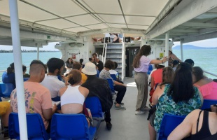 Hajóra szálltak a rendőrök és bűnmegelőzés előadásokat tartottak a turistáknak