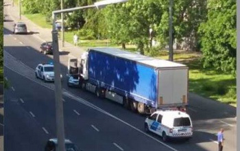 Kamion csattant személyautóval a Füredi csomópontnál