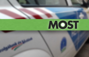 Árokba borult egy kamion Siófoknál