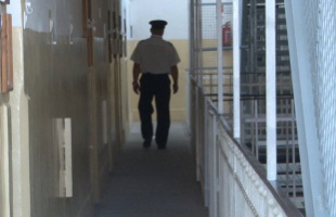 Jogsértéseket tárt fel az ombudsman a kaposvári börtönben