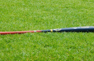 „Lassú” haladását baseball ütővel kérte számon a gépjárműoktatótól