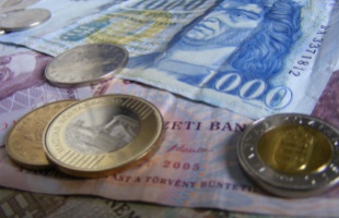 Gyengült a forint csütörtök reggelre