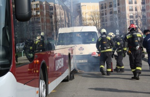 Tankolás közben szenvedett balesetet egy busz, feltételezték