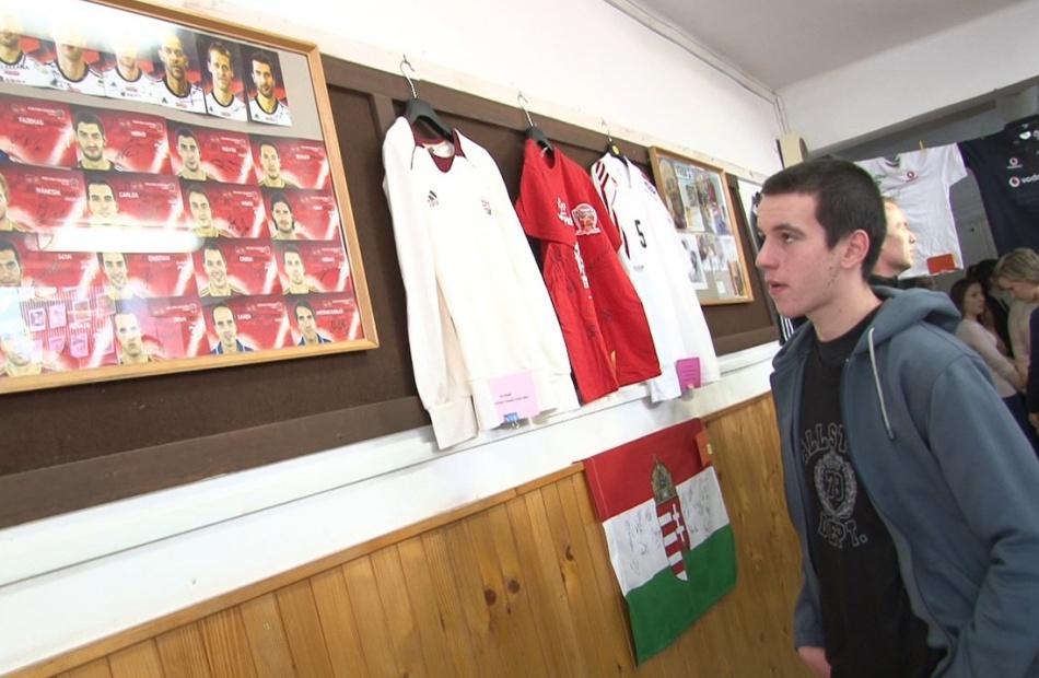 Reginának szeretettel - sportrelikviák a közgazban