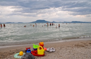 Nagy változás jön a balatoni strandokon