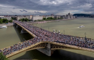 Orbán Viktor: A mi küldetésünk a béke szigetének megőrizni Magyarországot