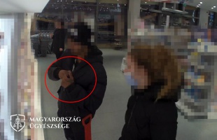 Hónapokon át lopott három fiatal kaposvári üzletekből