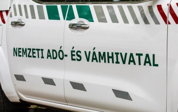 Több milliárd forint értékű fiktív számlát fogadott be egy siófoki cég