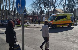Összeesett egy hölgy az okosparkban, leállt a szíve