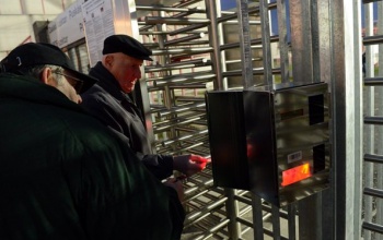 Íriszképet és vénalenyomatot is vehetnének a szurkolóktól