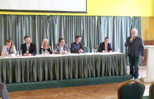 Néhány tucatnyian vettek részt az ellenzék lakossági fórumán