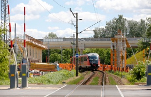 Kerékpárutak épültek, valamint vasúti átjárók újultak meg a Balaton déli partján