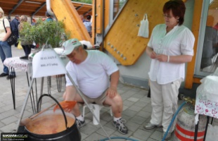 Arany fakanál főzőverseny a piacon