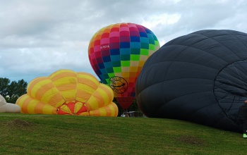 Erős kifutószél és extra zivatarcellák kialakulásának veszélye miatt fújták le a ballonozást