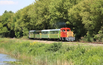 Várja a nyaralókat a balatonfenyvesi kisvasút