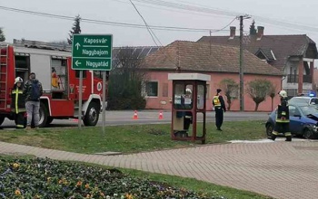Oszlopnak hajtott egy autó Kadarkúton, két sérült