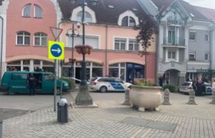 Késsel raboltak ki egy kaposvári dohányboltot - összesen 15 év büntetést kaptak