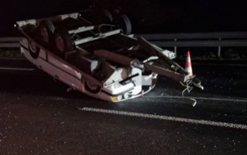 Trélerrel együtt borult fel egy autó szerdán az M7-esen