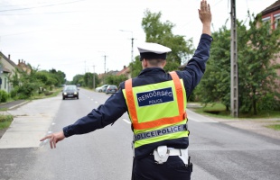 Továbbra sem éri meg jogsi nélkül kocsikázni