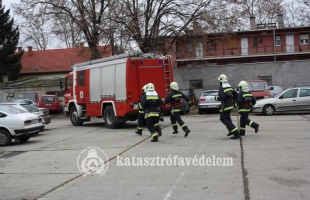 A gyakorlatban is bizonyítottak a tűzoltók