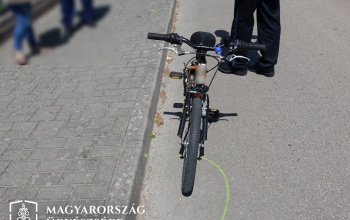 Vízibombával veszélyeztette a kerékpárost a fiatal