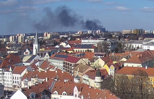 Nagy füst a Pipacs utcában - teljes terjedelmében égett egy családi ház melléképülete