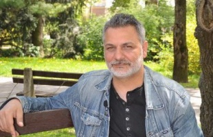 A művészet tükröt tart és átereszt egy másik dimenzióba…