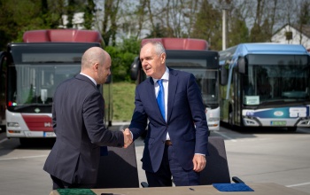 Egészségesebb környezet, bővülő járatszám – elektromosra cseréli gázhajtású buszait Kaposvár