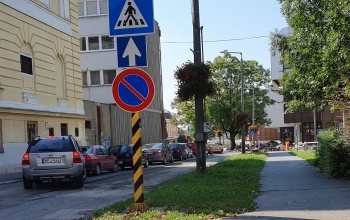 Időnként megállítják a forgalmat a Széchenyi térnél
