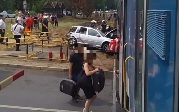 Autóval ütközött a fonyódi vonat, egy súlyos sérült van