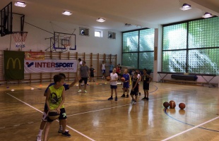 Sztárvendégek a sportiskolás kosártáborban