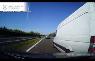 Le akarta szorítani a furgonos a személyautóst, hogy megleckéztesse - VIDEÓ