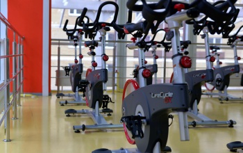 Közös beltéri tekerés lesz szombaton a Vármegyeházán