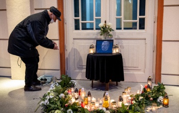 Babarczy Lászlóra emlékeztek a színháznál