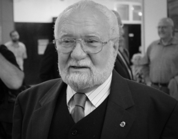 85 éves lenne Ikafalvi Farkas Béla festőművész