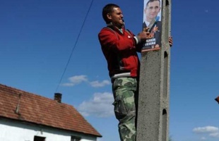 Három hét van a plakátok eltávolítására