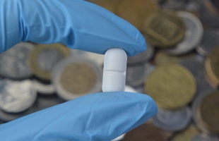 Online kábítószer-terjesztő hálózatot leplezett le a rendőrség