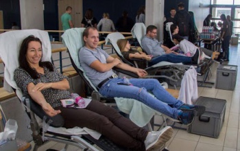 Lezárult a hallgatói véradókampány – közel húszezer ember életén segítettek a fiatal véradók