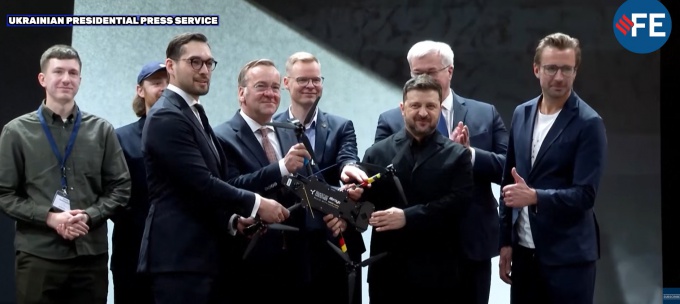 Évértékelők, konferenciák