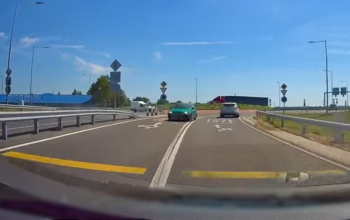 Figyelmetlen sofőr sokadik rész – a forgalommal szemben hajtott egy autós a 67-es úton