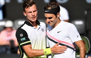 Nem tudott csodát tenni Fucsovics Márton, Federer a legjobb nyolc között
