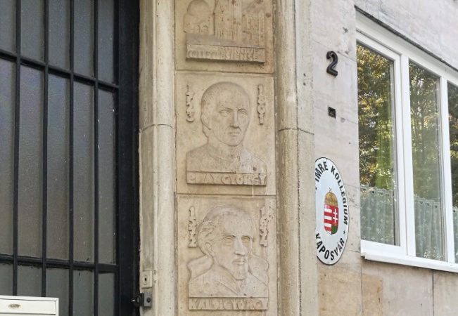 75 éves a volt jezsuita rendház