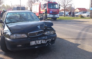 Egymásnak csattant két autó a Vásártéri úton