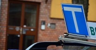 Több mint ötszáz kilométert kell vezetniük a jogosítványra pályázóknak