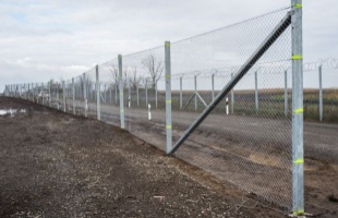Határszemle a képviselőkkel: a megye lakóit is védi a kerítés