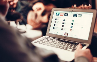 44 embert vert át a nemlétező termékekkel üzletelő internetes csaló