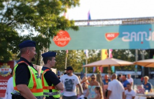 Új balatoni fesztiválon védik a bulizókat a somogyi rendőrök