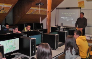 Az internet veszélyeire figyelmeztet a rendőrség