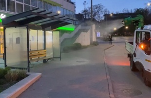 Folyamatosan fertőtlenítik a buszmegállókat Kaposváron