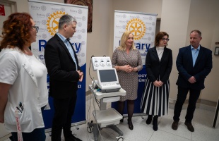CTG-monitort adományozott a Rotary Club a kórház szülészetének